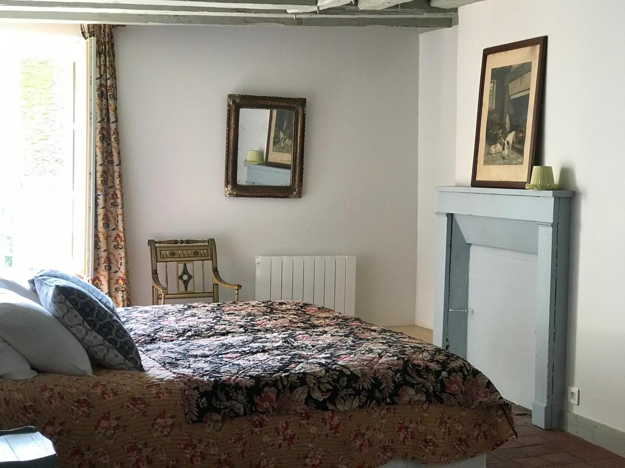 La Maison Jeanne D'Arc Saint-Fargeau  Bilik gambar